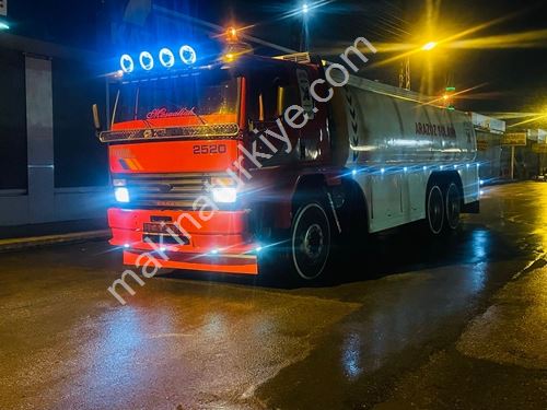 Cargo 220 D18 DS (4X2) Bewässerungstank Feuerwehrfahrzeug