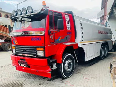 Cargo 220 D18 DS (4X2) Bewässerungstank Feuerwehrfahrzeug