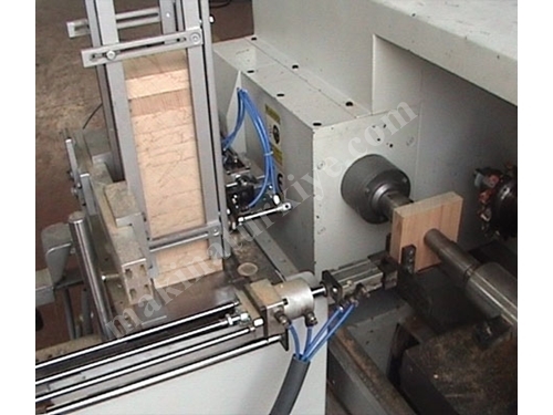 Hidrolik Sistemli CNC Ahşap Torna Makinası