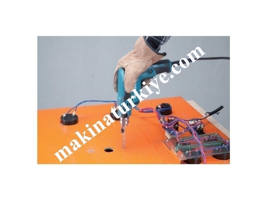 Darbesiz Matkap 350 W - Makita Dp2010