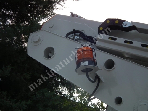Телескопическая платформа на автомобиле - 12 м