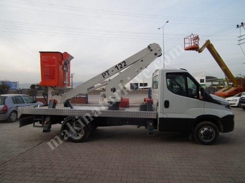 Plate-forme télescopique sur camion - 12M