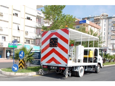 2X650 Litre Havasız Soğuk Boya Yol Çizgi Kamyonu - 1