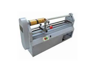 Machine de découpe de bobine de carton en rouleau