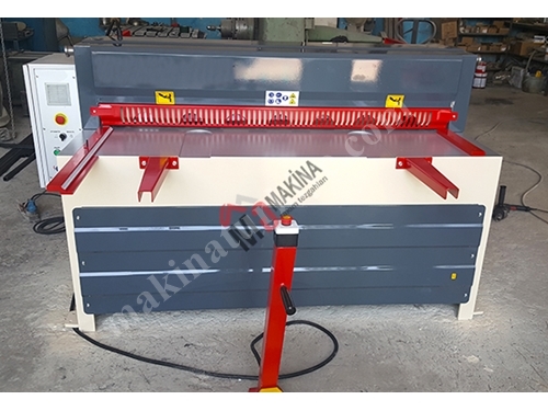 1550x3 Mm Rediktörlü Giyotin Makas