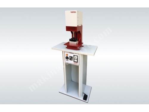 Hydraulische und Pneumatische Stanzmaschine