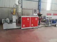 Machine de production de tubes en plastique 