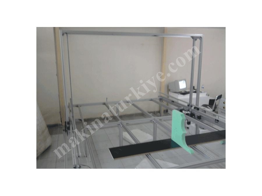 Machine de découpe CNC de polystyrène Stro-4 