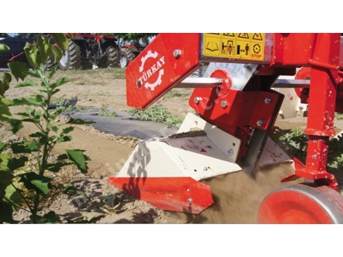 Row Crop Cultivator with Hoe