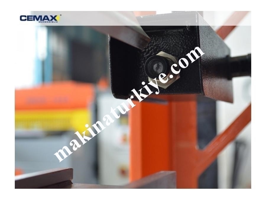 Гидравлический гибочный пресс HNC 125-15-8