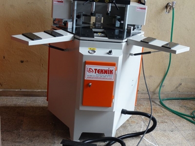 Alüminyum Köşe Presi - Teknik Makina Tm-200 - 1