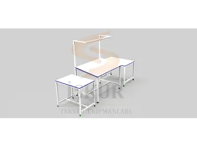 IK17 (90cmx140cm) Текстильный гладильный стол с фиксированной наклонной верхней частью, освещёнными боковыми стенками и колесами для контроля качества