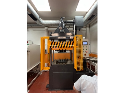 100 Ton Hydraulic Rubber Press - 3