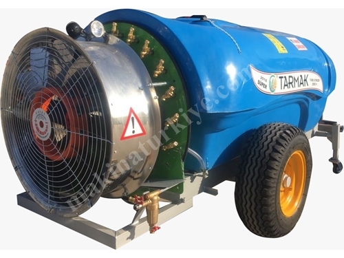 Turbo atomiseur tractable italien Aps 145 avec réservoir en polyester de 2000 litres et pompe