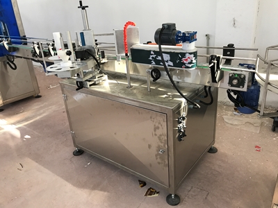 Horizontal (Top) Bottle Labeling Machine - 1