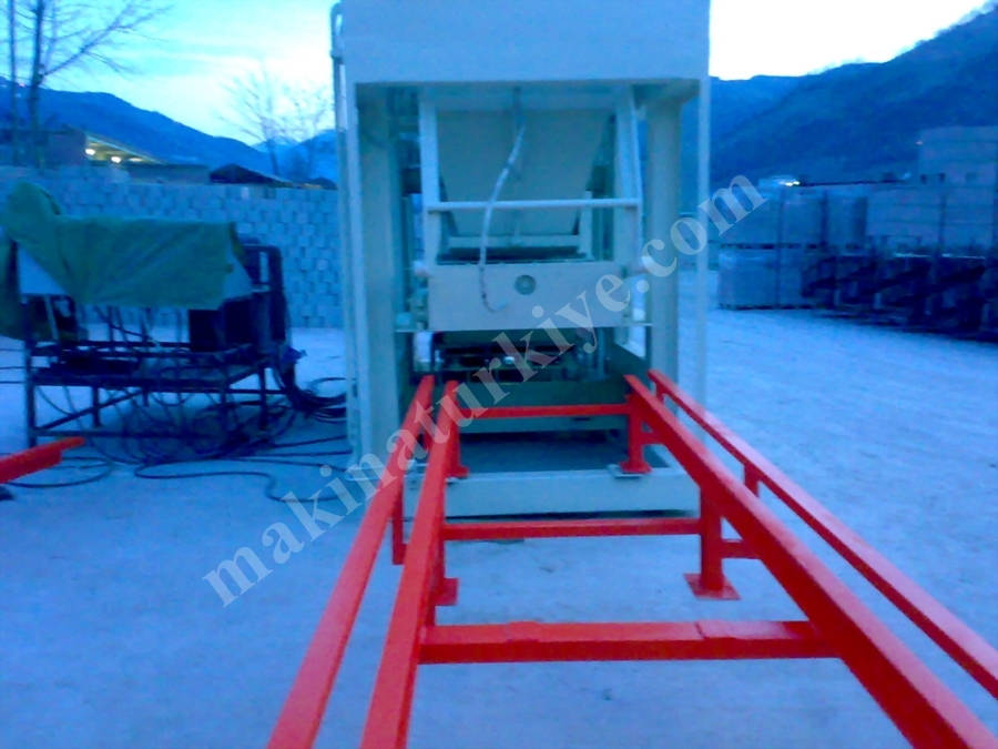 ACROBAT GA 300 81 8'Li Tam Otomatik Briket Ve Parke Makinası 
