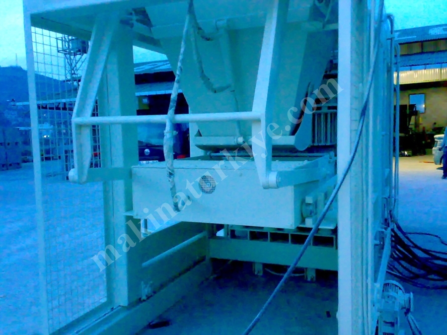 ACROBAT GA 300 81 8'Li Tam Otomatik Briket Ve Parke Makinası 