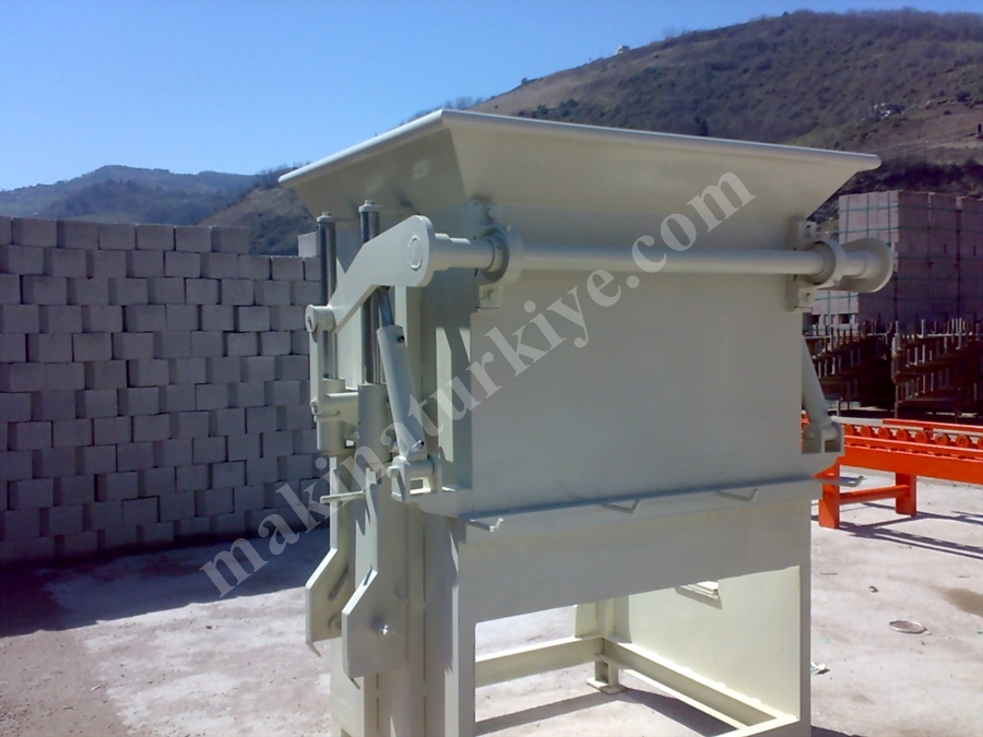 ACROBAT GA 300 81 8'Li Tam Otomatik Briket Ve Parke Makinası 