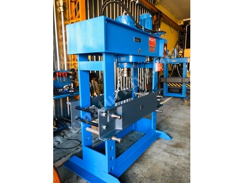 Hydraulikmeister 230 Tonnen Hydraulikpresse bei Ergün Machinery