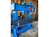 Hydraulikmeister 230 Tonnen Hydraulikpresse bei Ergün Machinery - 1
