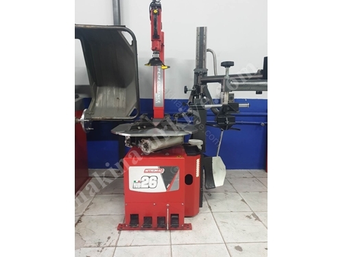 Machine de démontage et de montage de pneus NT26