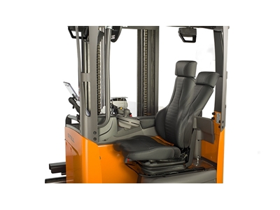 Reach Truck - 2500 Kg (	
FM-4W)