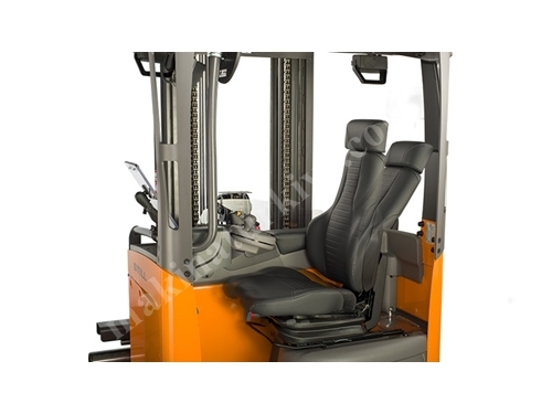 Reach Truck - 2500 Kg (	
FM-4W)