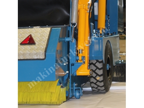 2 m³ Trailer Mounted Road Sweeper