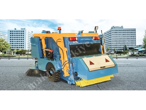 2 m³ Çekilir Tip Yol Süpürme Aracı