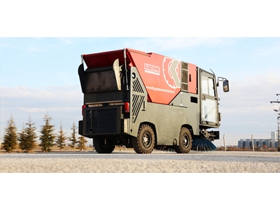 2 m³ Vacuum Road Sweeper Hydraulic - 1