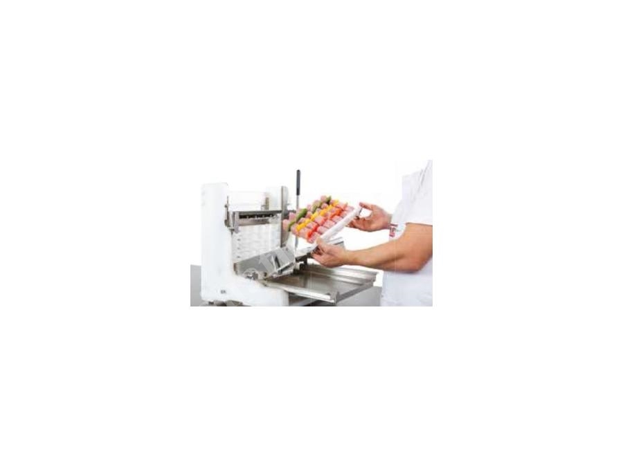Machine automatique de préparation de shish kebab