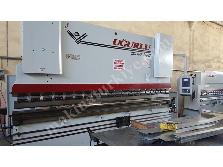 4 Mt 300 Ton Cnc / Nc Abkant Pres