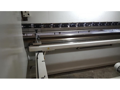 4 Mt 300 Ton Cnc / Nc Abkant Pres - 3