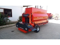 Solid Fertilizer Distribution Trailer 10 Tons with Double Vertical Distributor - 2