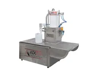 1000-5000 cc Masalı El ile Manuel Sıvı Dolum Makinası