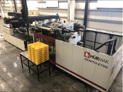 2700 Tonnen Kunststoff-Spritzgießmaschine - 2