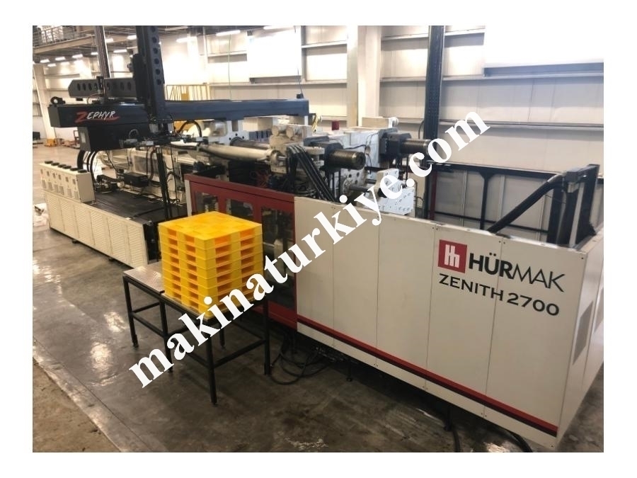 2700 Tonnen Kunststoff-Spritzgießmaschine