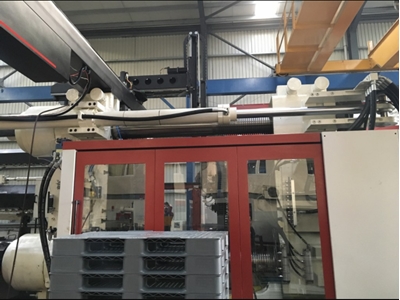 2700 Tonnen Kunststoff-Spritzgießmaschine - 7