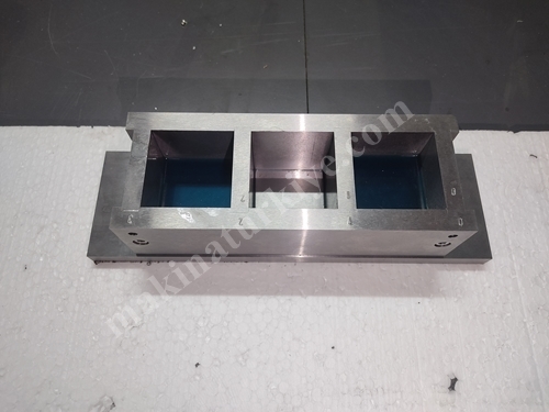 3 Compartment Cement Prism Mold