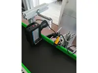 Inkjet-Kodiermaschine mit Förderband
