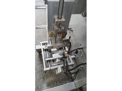 Liquid product packaging machine - 3