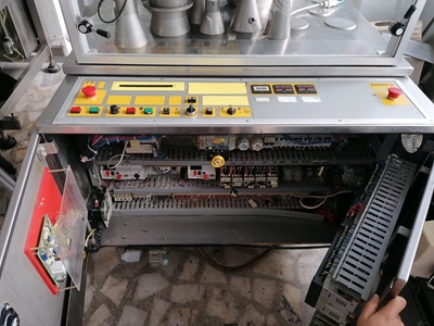 AZ 40 Kapsül Dolum Makinası  - 3