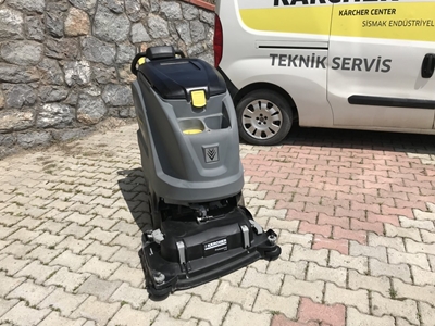 Yürüyüş Motorlu İticili Zemin Yıkama Makinası - 0