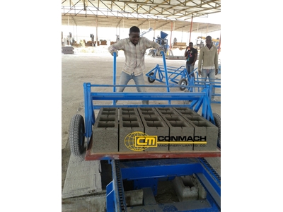 0.7 m2/print 775 m2/shift Brick Paver Stone Machine - 3