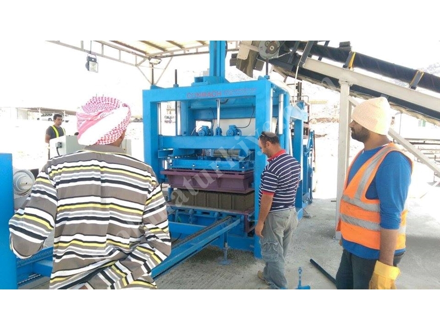0.8 m2/print 925 m2/shift Brick Paver Machine