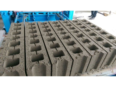 0.8 m2/print 925 m2/shift Brick Paver Machine - 11
