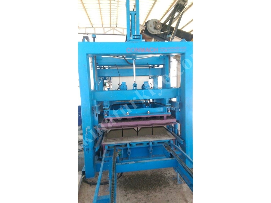 0.8 m2/print 925 m2/shift Brick Paver Machine