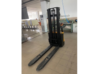 2000 Kg 460 Cm Fully Battery Powered Stacker - 3