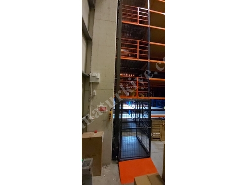 Одноколоночный грузовой лифт с гидравлическим приводом, грузоподъемностью 1 тонна и высотой подъема 3 метра