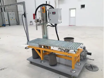 Machine Semi-Automatique de Remplissage de Seaux de Peinture Filtrée